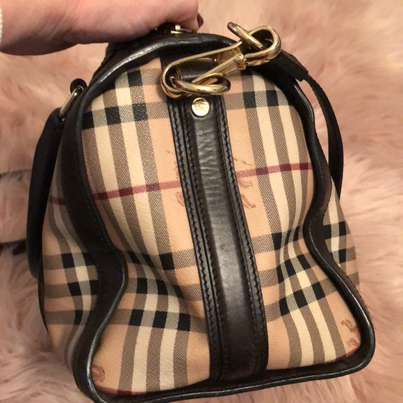 Burberry Haymark Medium Bag with strap. - Picture 5 of 6